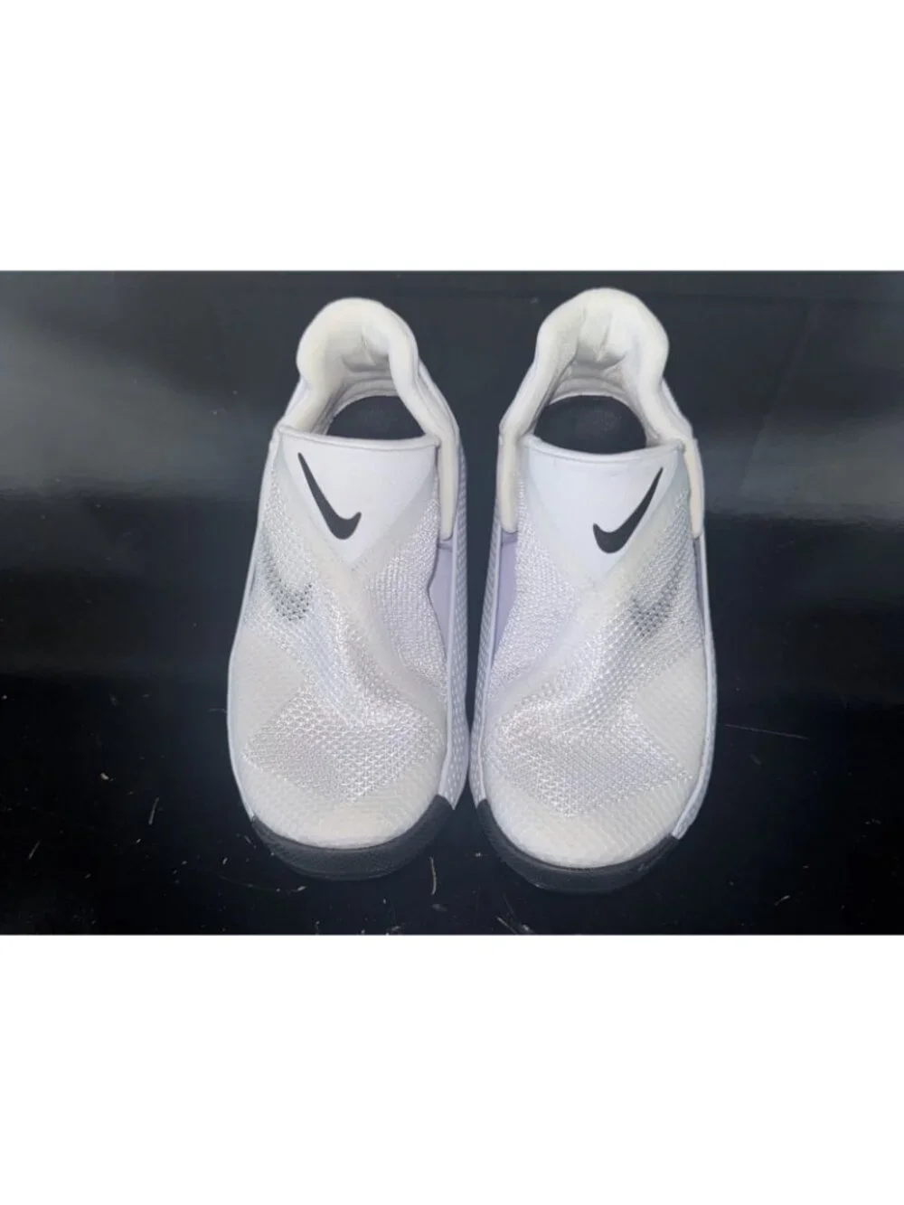 Nike Go FlyEase Womens Athletic Easy On/Off Shoes Sneakers Size 5.5 White Black